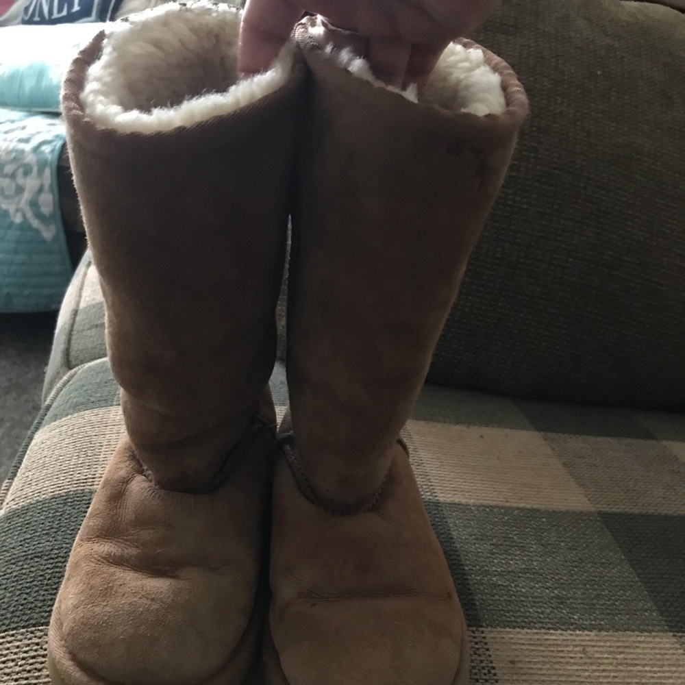 Uggs kids boots sz 1